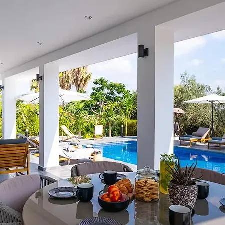 Beautiful Coco ! Villa Peyia